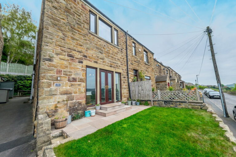 Low Road, Thornhill, WF12
