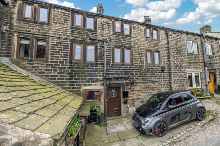 Paris, Scholes, Holmfirth, HD9