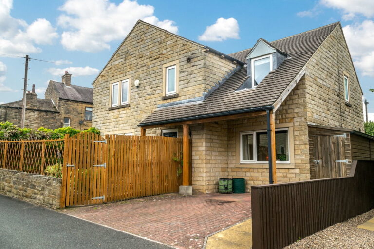 Elm Gardens, Skelmanthorpe, HD8