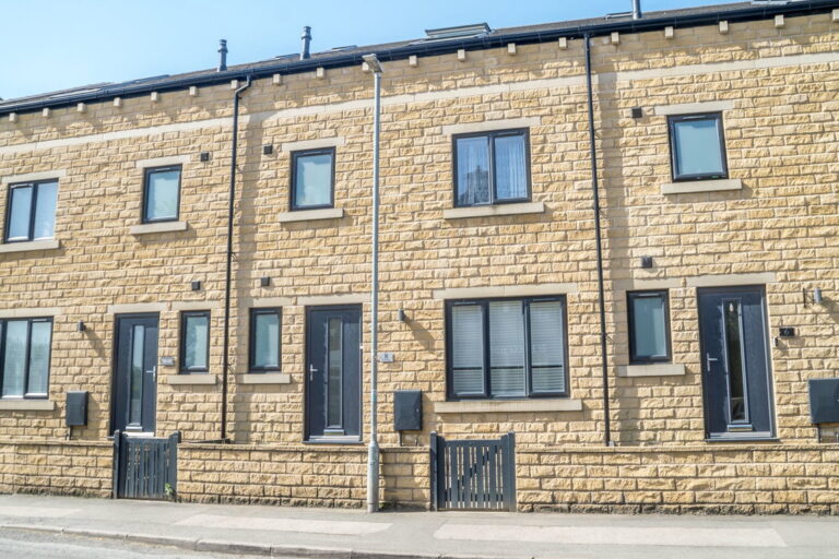 Calder Road, Mirfield, WF14