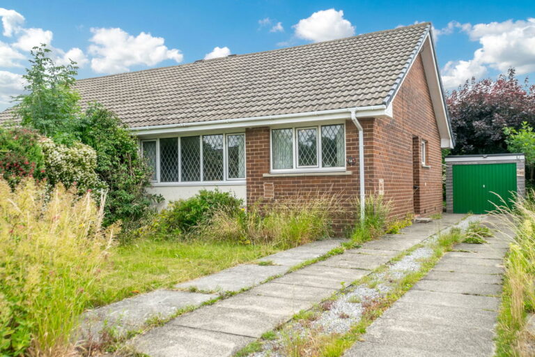 Wharfedale Crescent, Skelmanthorpe, Huddersfield, HD8 9ES